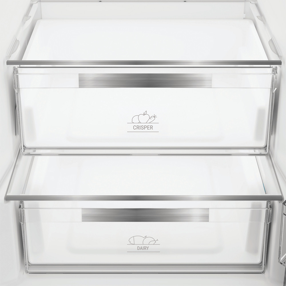 In einem Kühlschrank sind zwei transparente Schubladen zu sehen. Die obere Schublade ist mit 'Crisper', die untere mit 'Dairy' beschriftet.