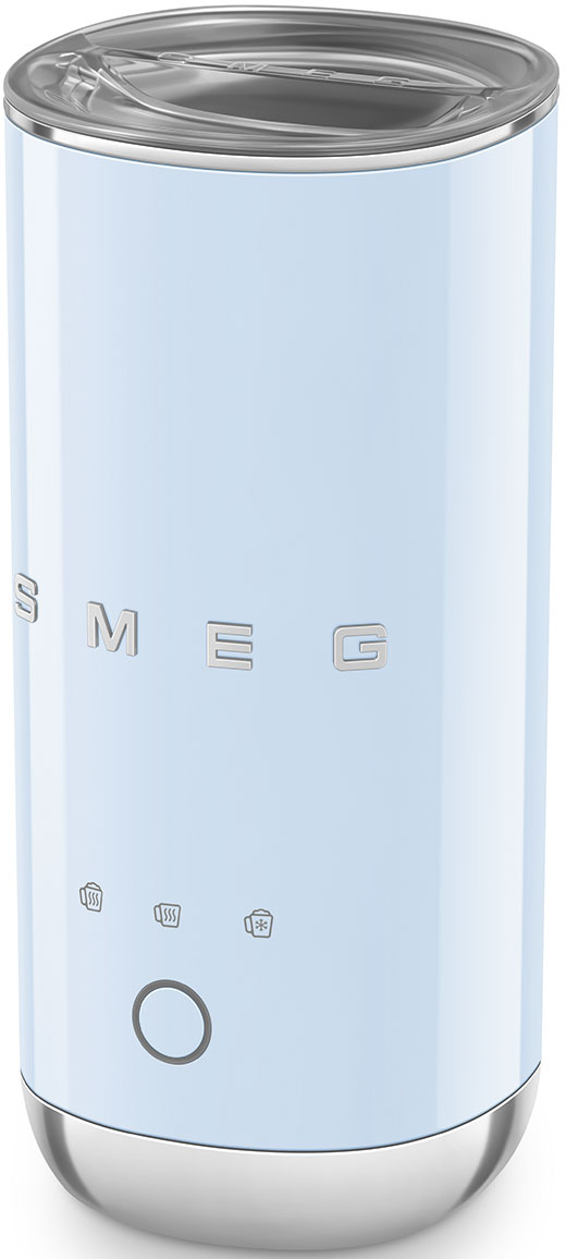 Un montalatte Smeg azzurro chiaro con dettagli argentati. Ha il nome del marchio e icone per diverse funzioni.