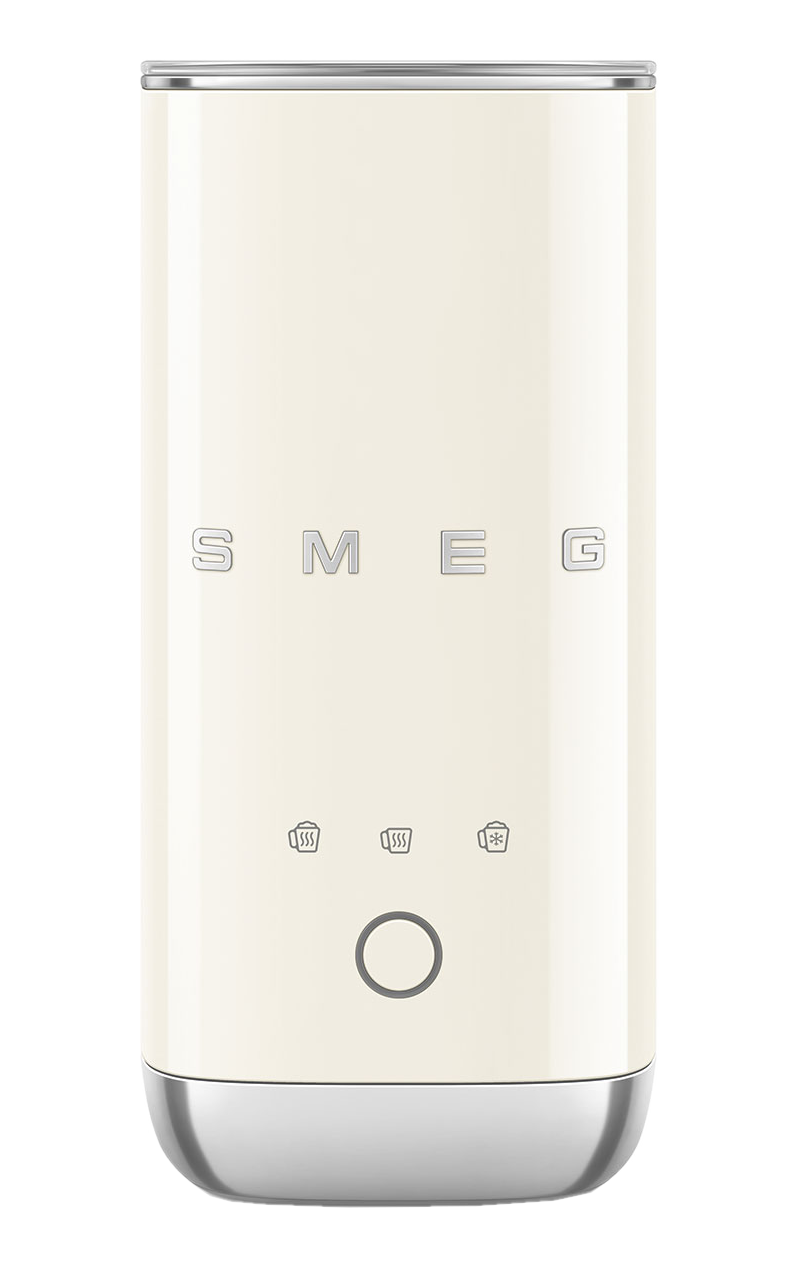 Montalatte SMEG color crema. Ha una base e un bordo argentati. Il logo e le icone sono visibili. È presente anche un pulsante di accensione.
