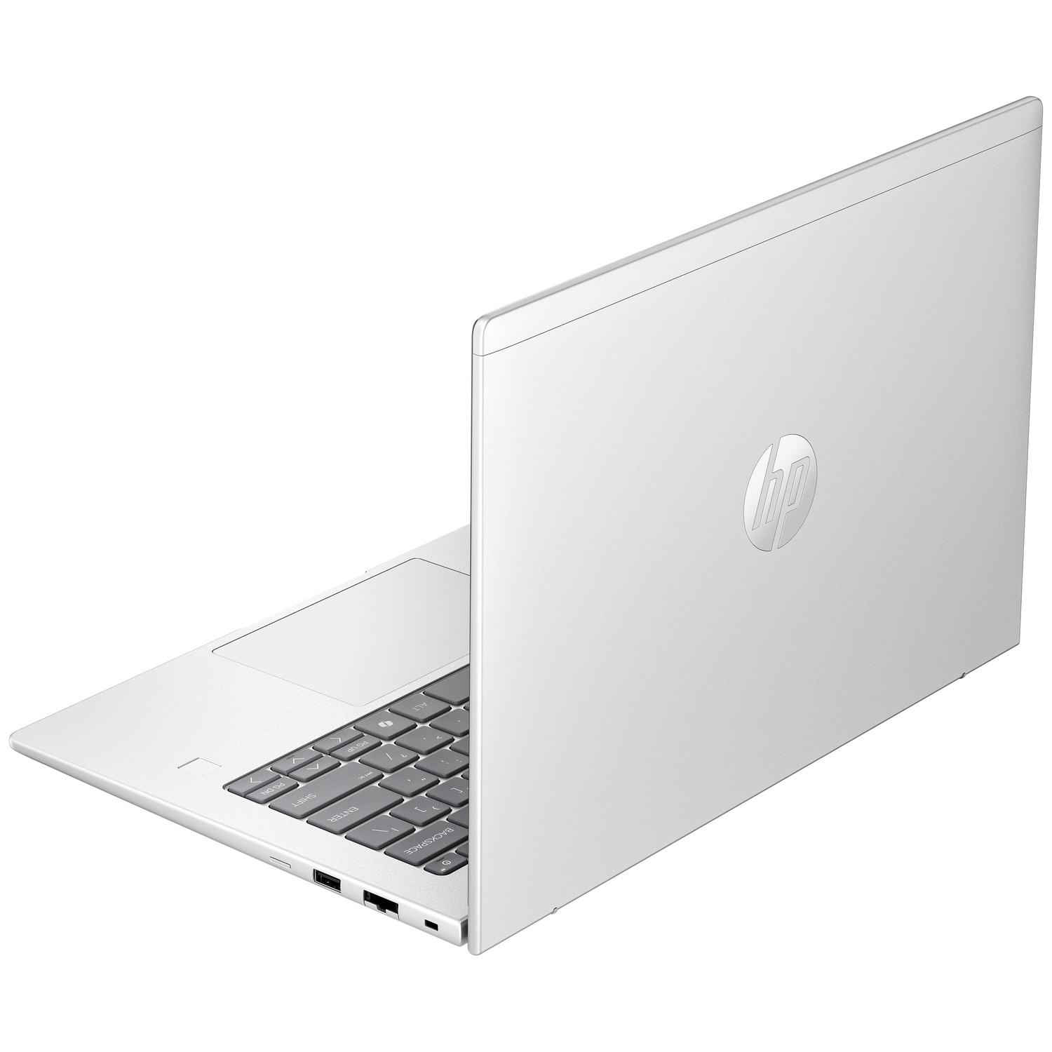 Een zilveren HP laptop, in een hoek om het toetsenbord en deksel te laten zien. De deksel heeft een HP logo. Het toetsenbord is zichtbaar, met toetsen en een touchpad.
