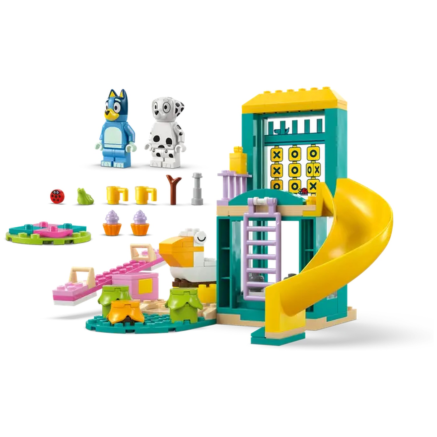 Een Lego-set met Bluey en Bingo figuren, een glijbaan, een wip en andere kleurrijke speelstructuren.