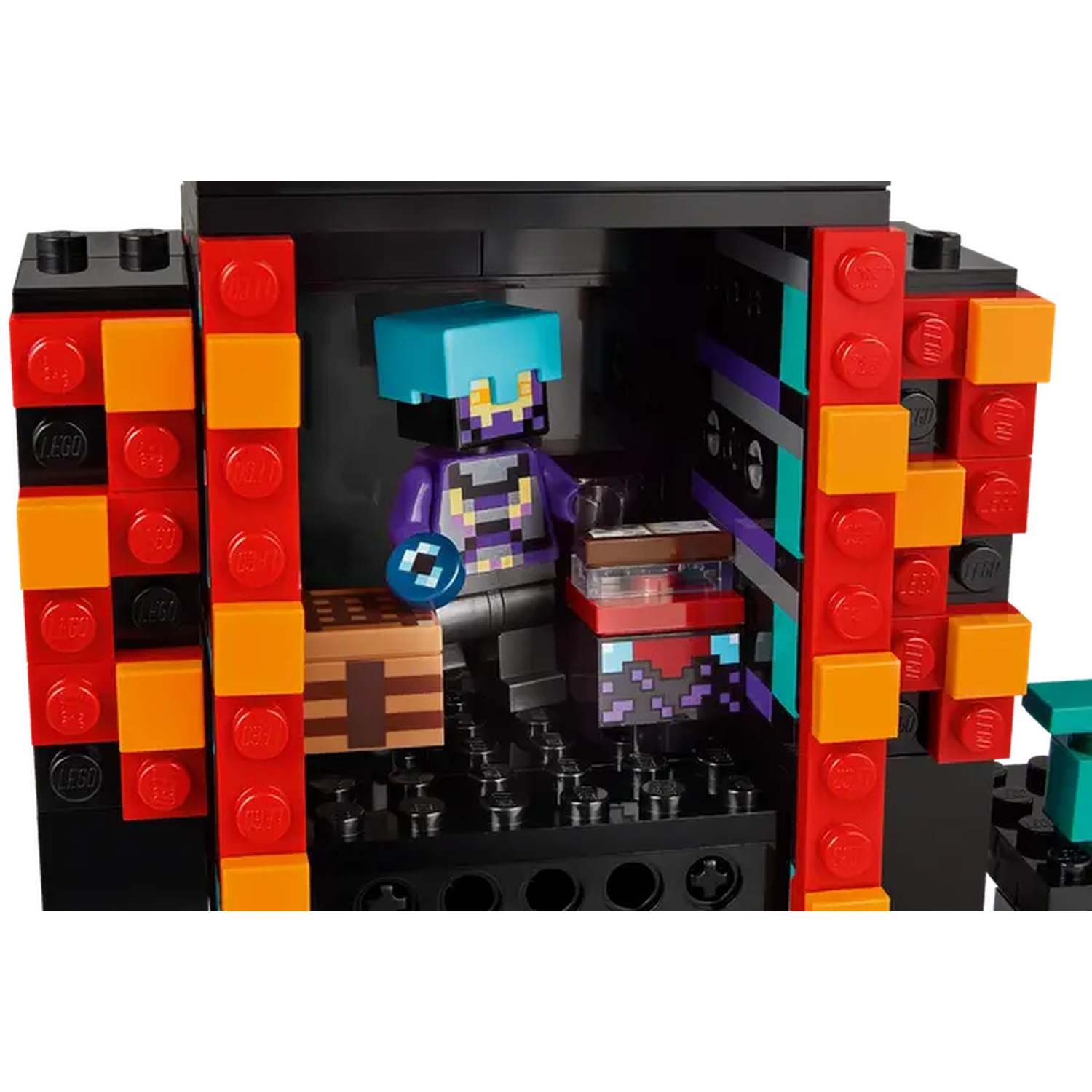 Une scène Lego Minecraft. Un personnage en tenue violette et jaune tenant un orbe bleu. L'ensemble comporte des blocs rouges, oranges et noirs.