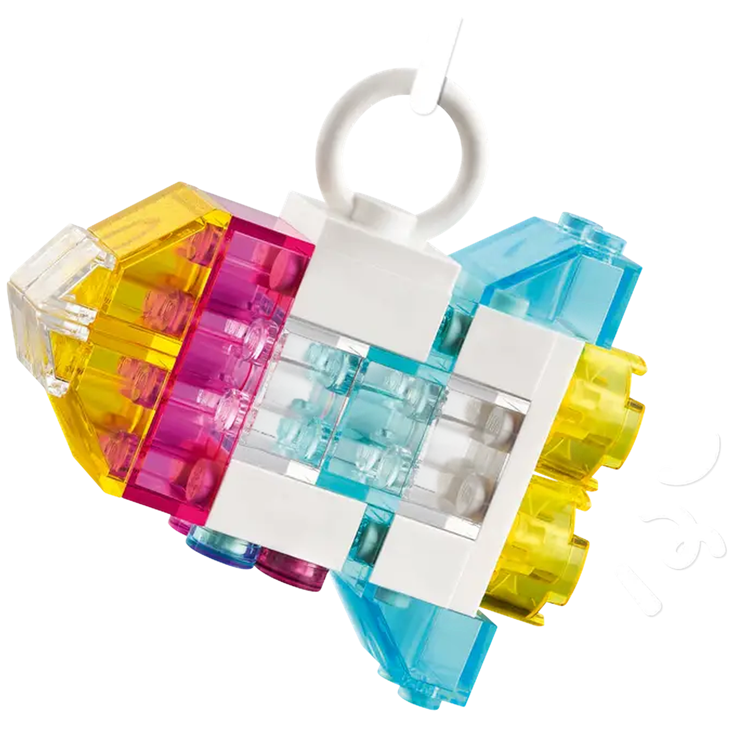 Een kleurrijk Lego-ornament in geel, roze, blauw en wit. Het hangt aan een witte lus. De achtergrond is wit.