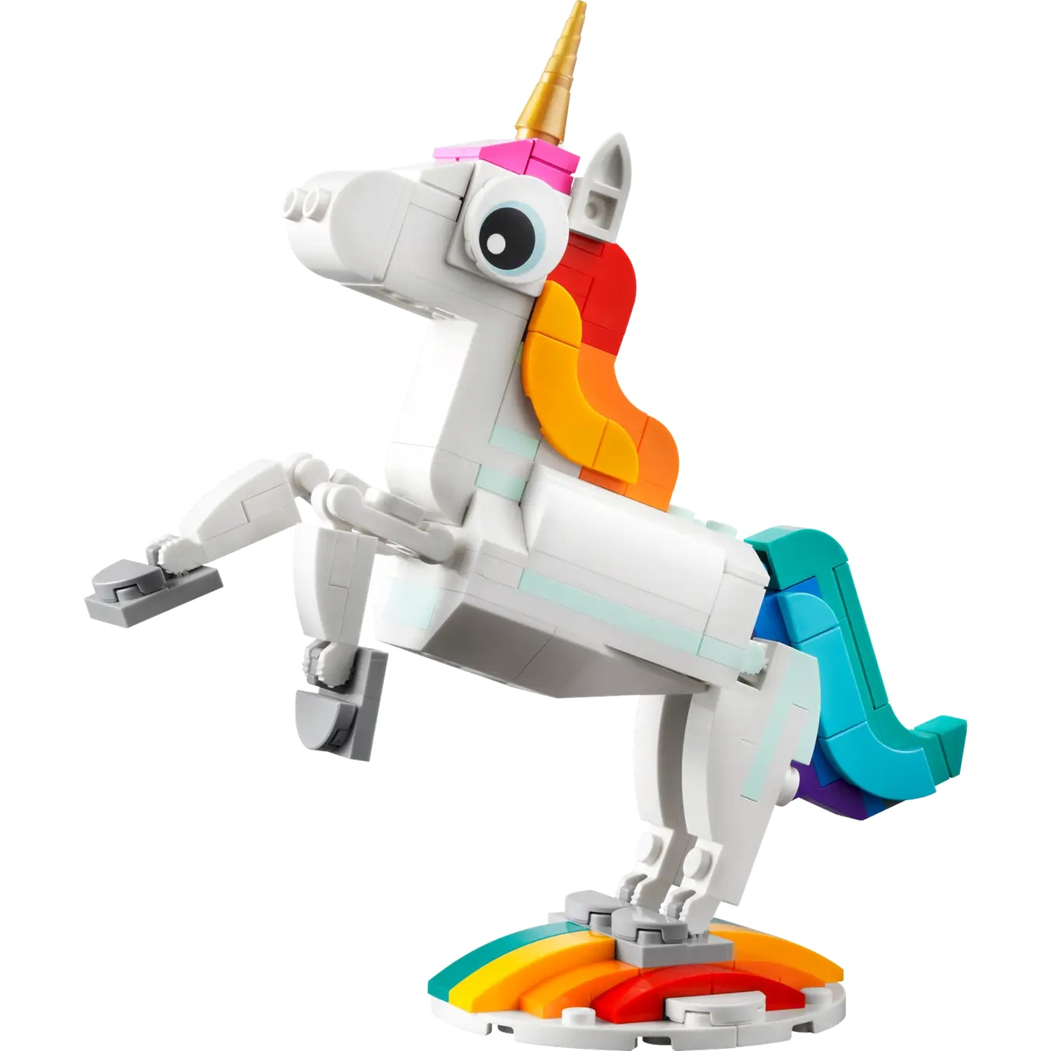 Une licorne Lego, corps blanc, base arc-en-ciel. Elle a une corne dorée, une crinière rose et une queue bleue, verte et violette.