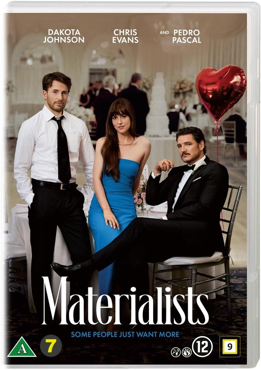 Couverture DVD de 'Materialists' avec acteurs. Chris Evans, Dakota Johnson et Pedro Pascal. Ballon rouge en forme de cœur en arrière-plan.