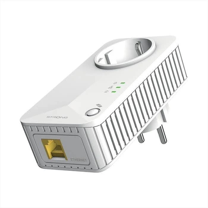 Adaptador Ethernet Strong blanco. Tiene enchufe, enchufe y puerto Ethernet. Luces verdes indican estado. El dispositivo está sobre fondo blanco.