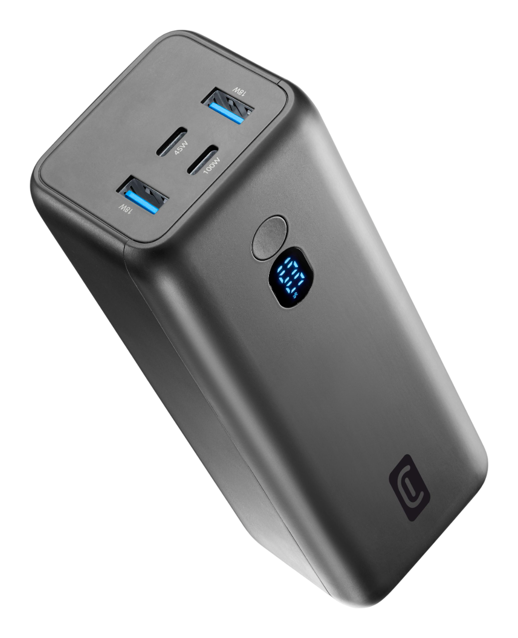 Mavi USB portlarına ve %100'ü gösteren dijital ekrana sahip koyu gri bir powerbank. Powerbank siyah bir arka plan üzerinde.