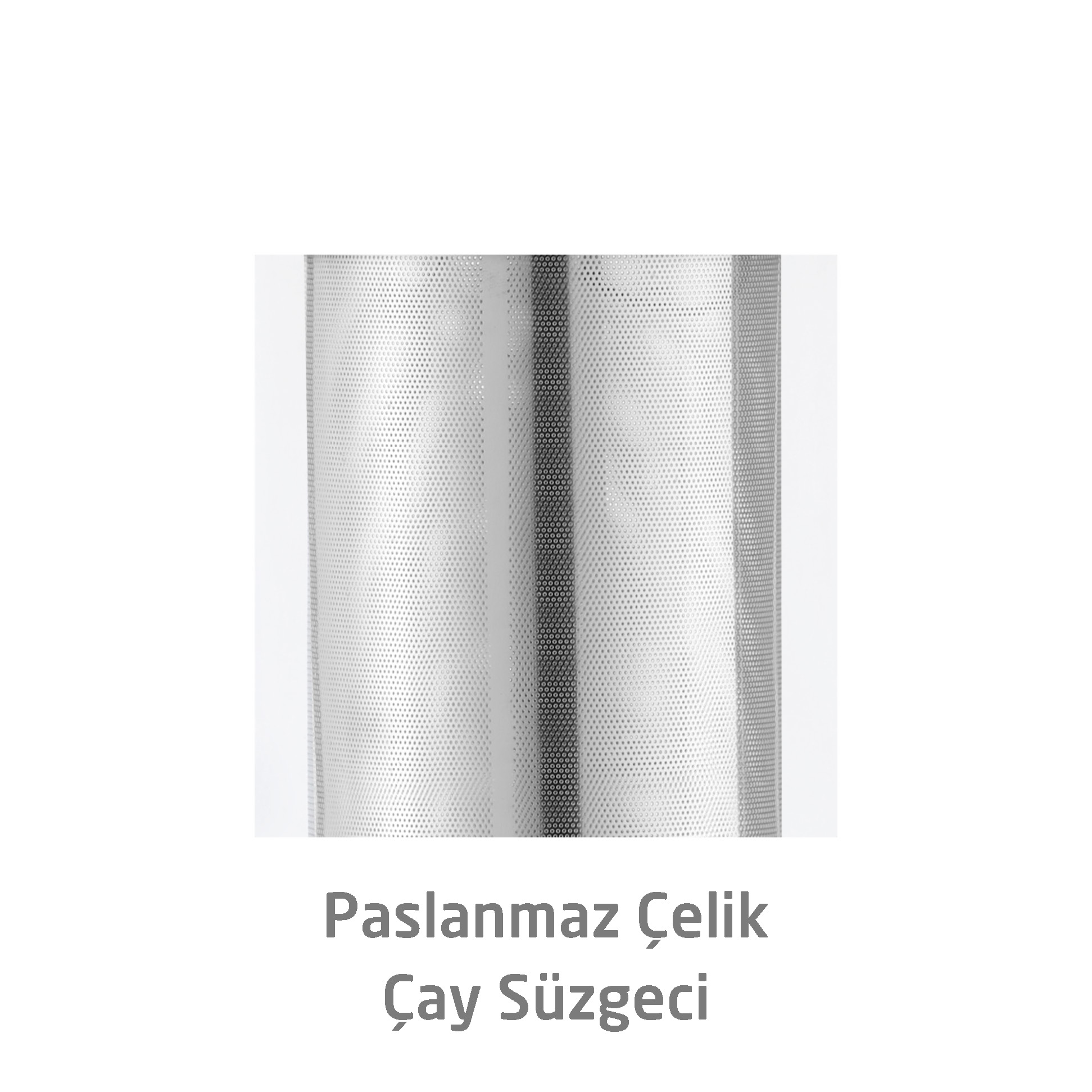 Küçük delikli paslanmaz çelik çay süzgecinin yakın çekimi. Arka plan beyaz.