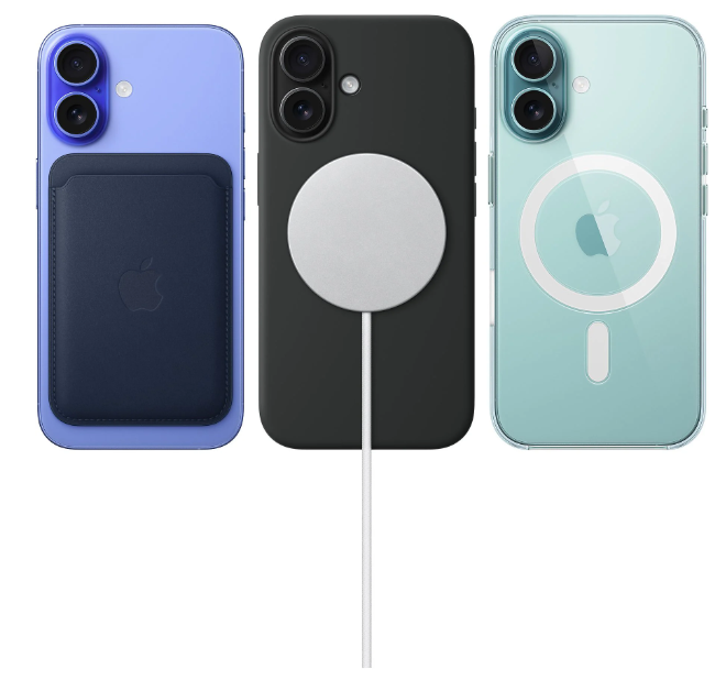 Kılıflı üç iPhone. Bir tanesi cüzdanlı mavi, bir tanesi beyaz şarj diskli siyah, bir tanesi de turkuaz sırtlı şeffaf.