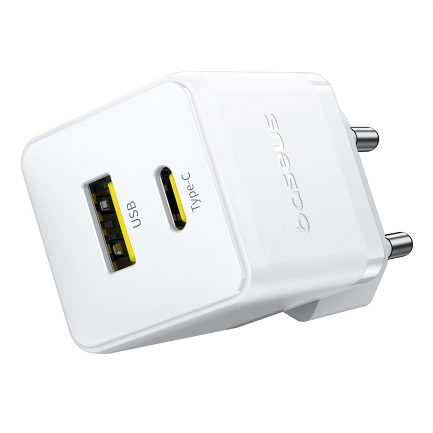 Un cargador Baseus blanco con puertos USB y Tipo-C. Tiene dos clavijas metálicas para enchufarlo a una toma de corriente.