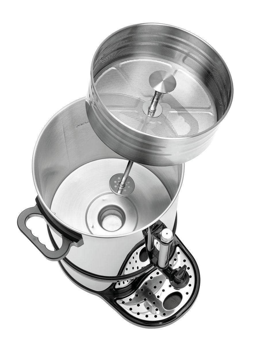 Kaffeemaschine aus Edelstahl, zerlegt. Oberer Korb mit Filter und zentraler Stange über dem Hauptkörper mit Griff und schwarzem Sockel.