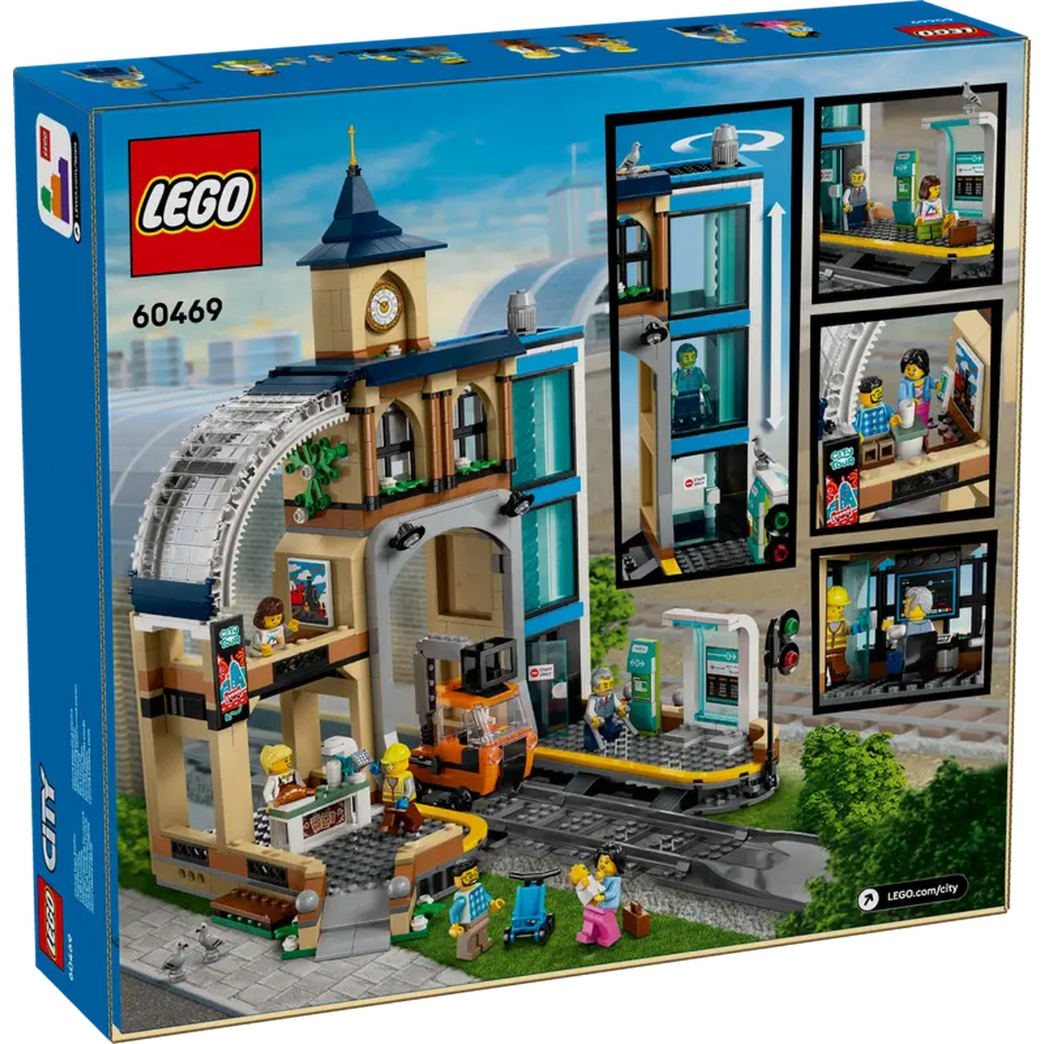 LEGO City set doos. Toont een treinstation met minifiguren, een oranje vorkheftruck en een klokkentoren, allemaal in een stadsomgeving.