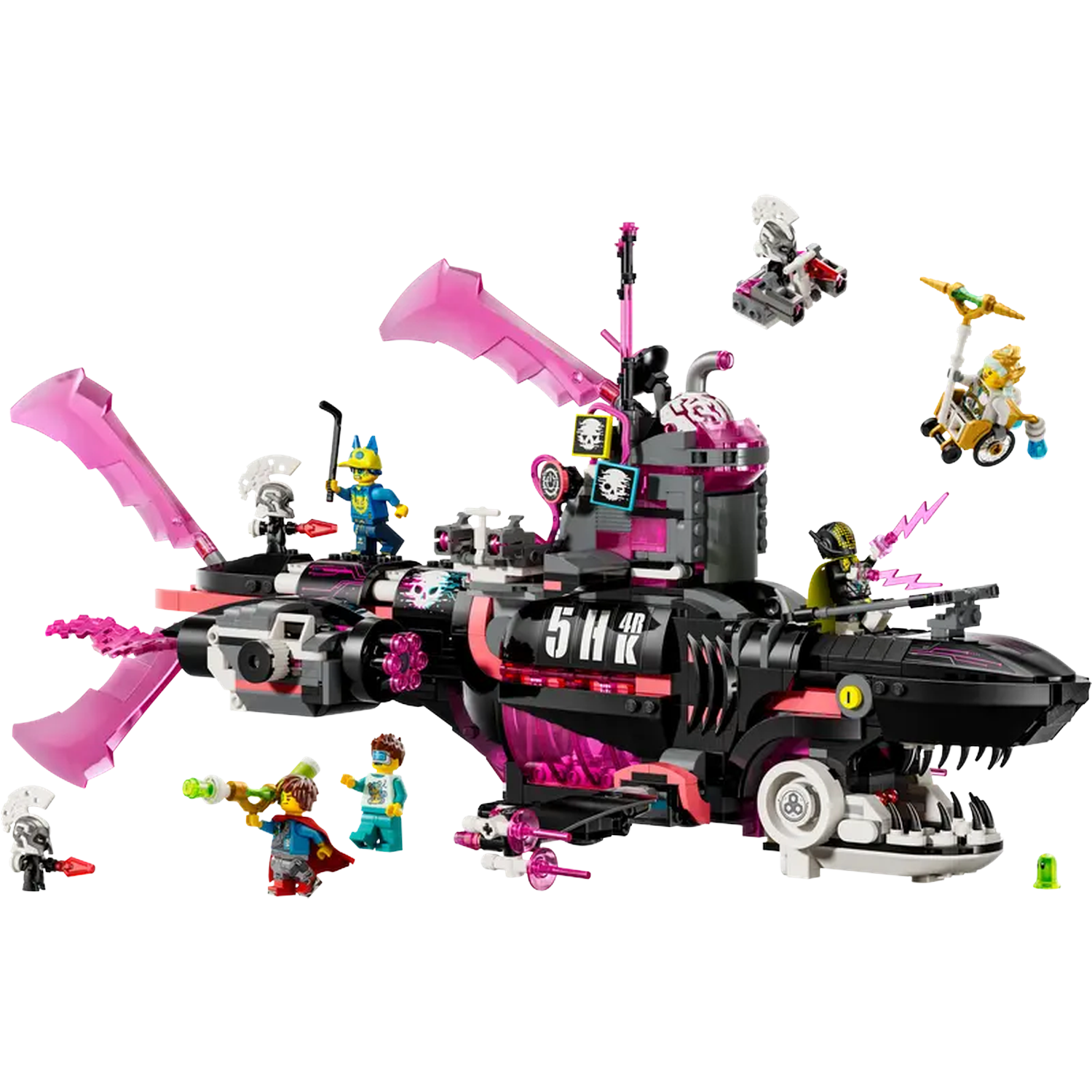 Een zwart-roze Lego-schip met haai-achtige kenmerken, omringd door Lego-figuren, op een witte achtergrond.