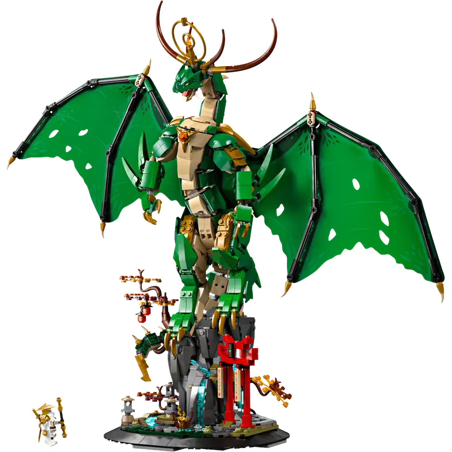 Un modèle de dragon Lego avec des ailes vertes et une tête dorée. Il se dresse sur une base rocheuse avec une petite figurine et un temple.