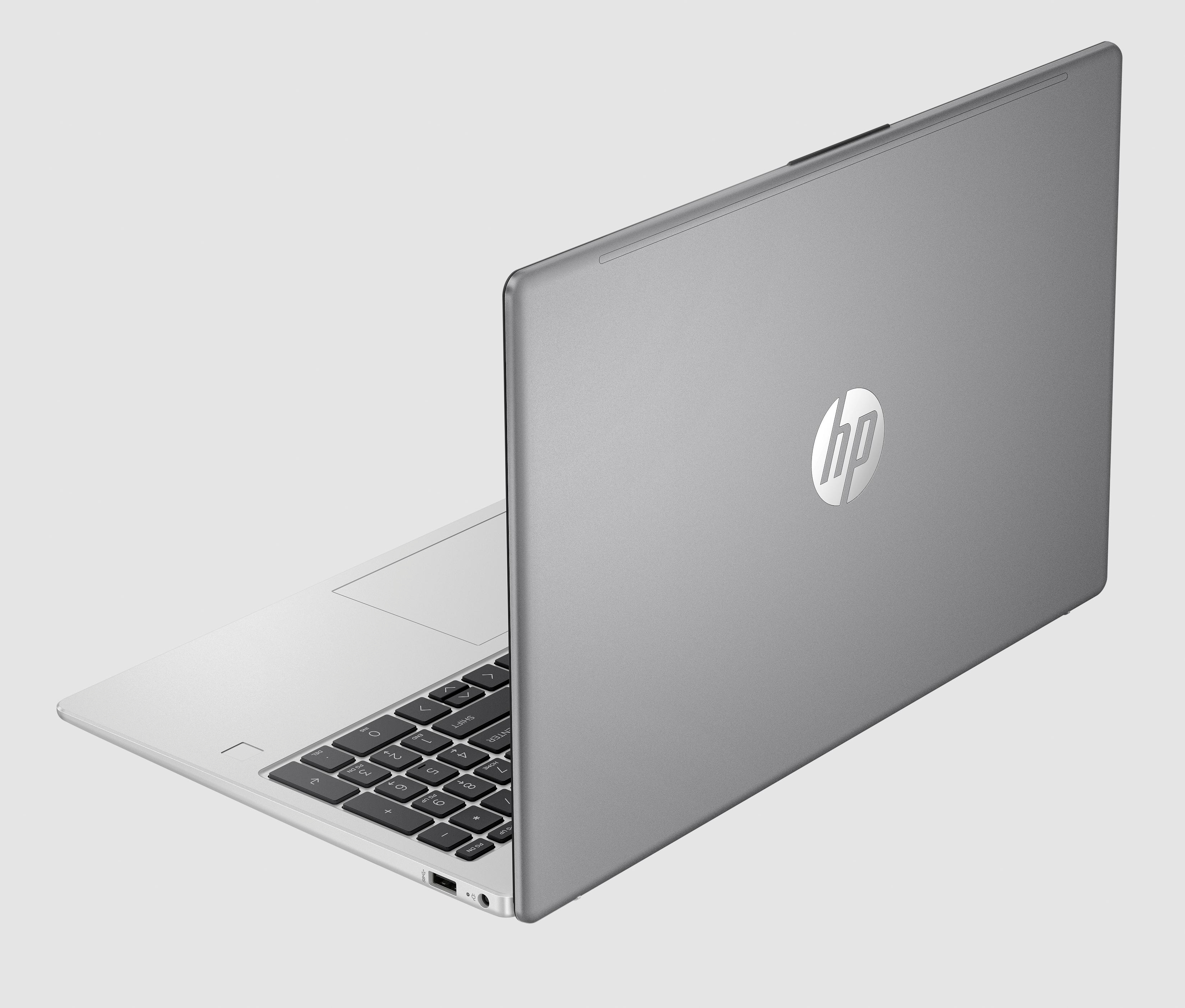 Ein silberner HP-Laptop ist geöffnet. Die Tastatur ist sichtbar. Das HP-Logo befindet sich auf der Rückseite. Der Hintergrund ist weiß.