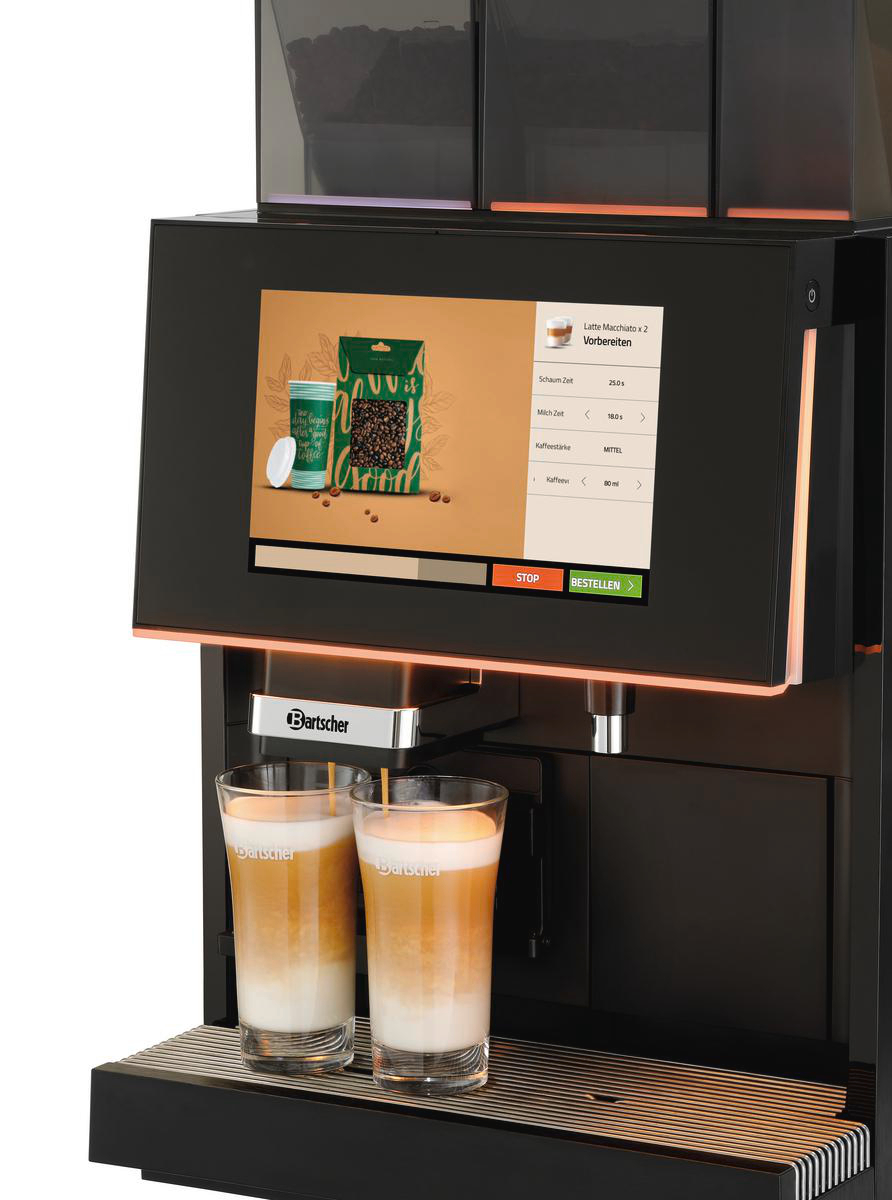 Kaffeemaschine mit zwei geschichteten Latte Macchiatos. Der Bildschirm zeigt die Zubereitungsoptionen. Die Maschine hat das Bartscher-Logo.