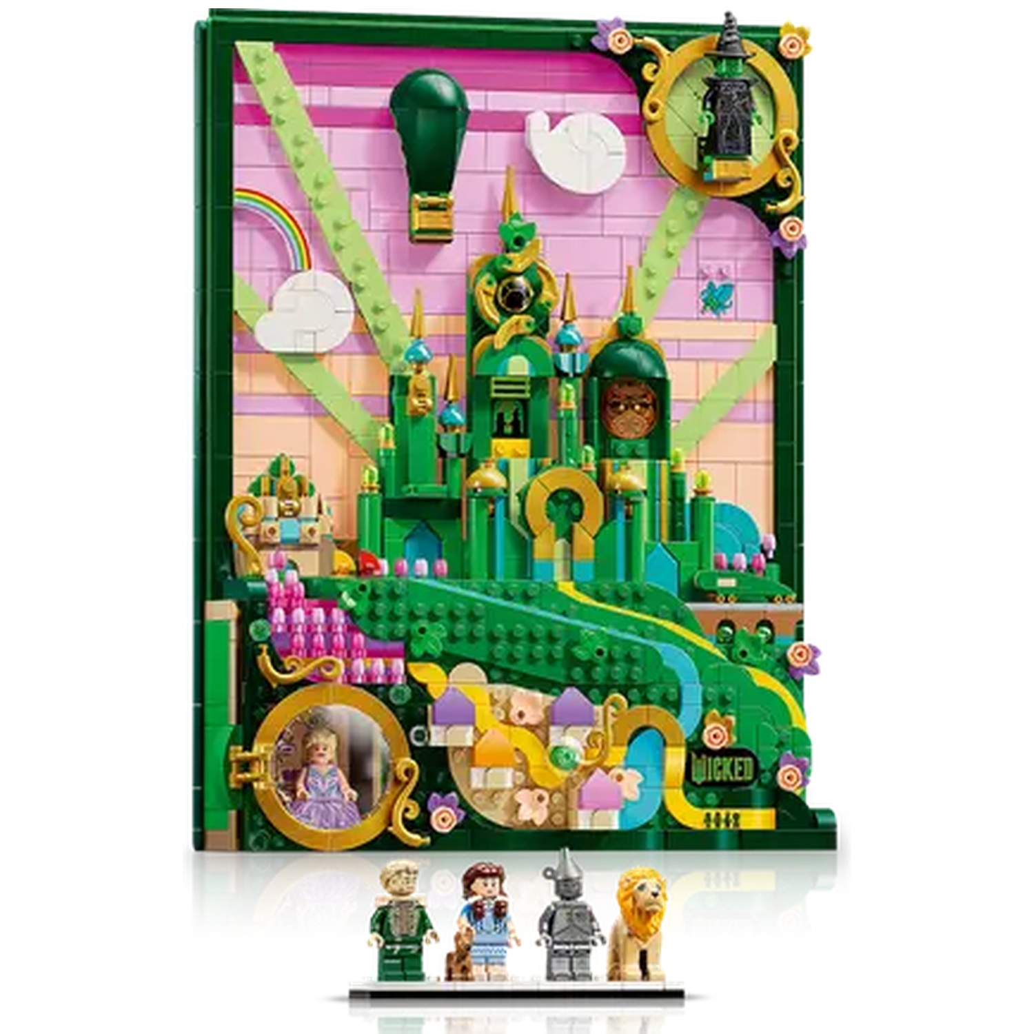 Lego-set: Emerald City, regenboog, ballon, groene gebouwen, personages (Blikken Man, Leeuw, Dorothy, enz.) en een Wicked-bord.