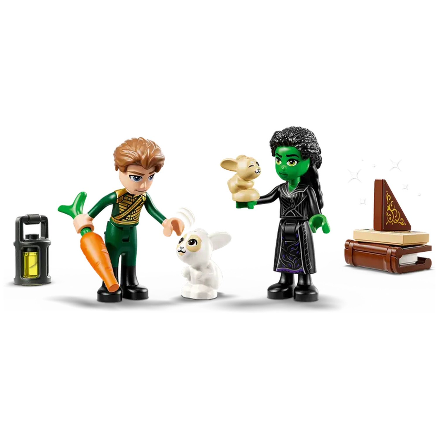 Figurines Lego : un homme avec une carotte, un lapin blanc, une femme avec un lapin doré et une sorcière. Lanterne et livre sont présents.