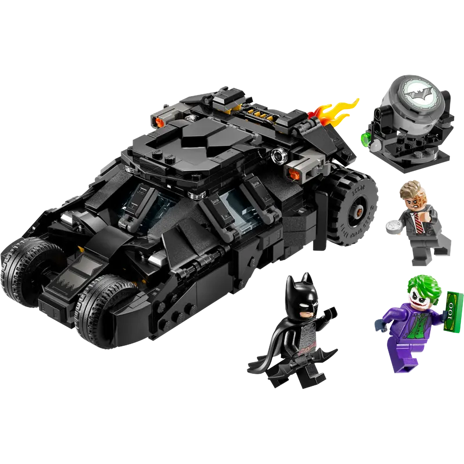 Een zwarte Lego Tumbler, Batman, Joker, Two-Face, schijnwerper en vlamstukken worden getoond. De scène speelt zich af tegen een witte achtergrond.