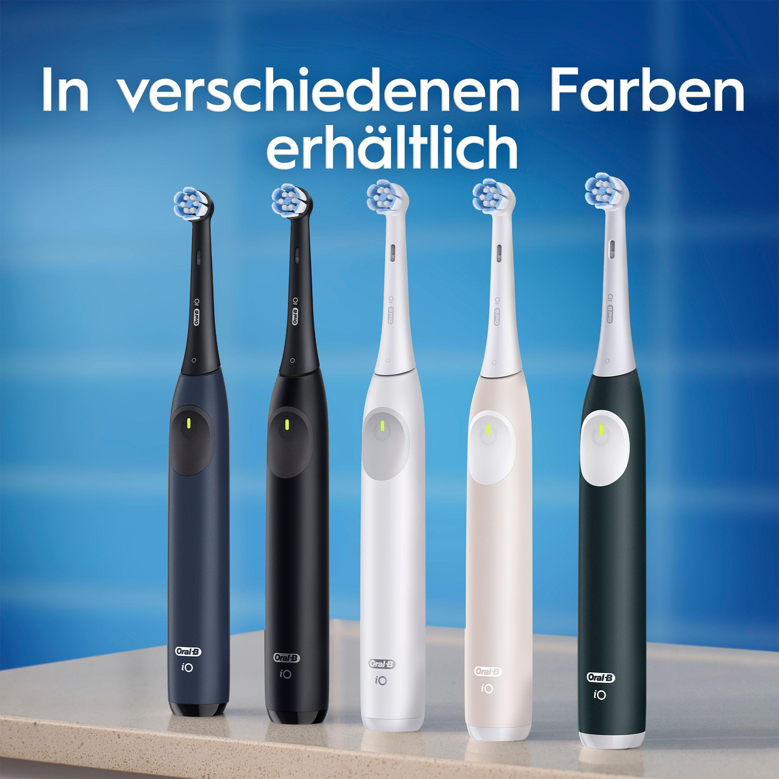 Fünf elektrische Zahnbürsten von Oral-B iO in verschiedenen Farben vor blauem Hintergrund, Text oben.