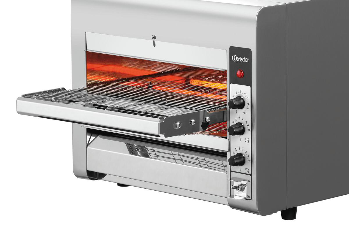 Ein gewerblicher Toaster aus Edelstahl. Das Innere leuchtet orange. Auf der rechten Seite befinden sich Knöpfe und ein Schalter. Ein Rost ist herausgezogen.