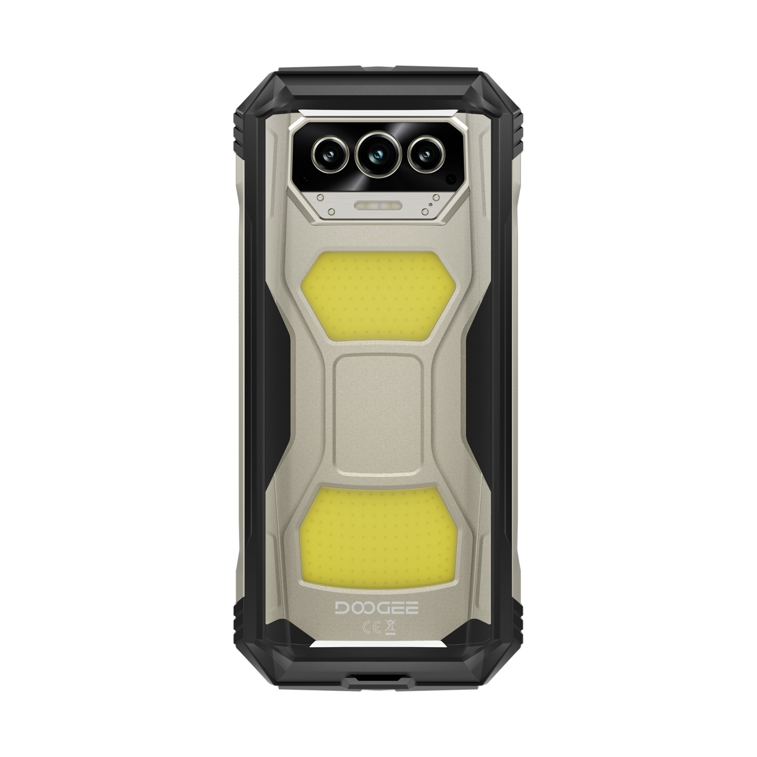 Il retro di uno smartphone. Ha una configurazione a tripla fotocamera, una luce gialla e un corpo grigio-beige con bordi neri, il marchio è DOOGEE.