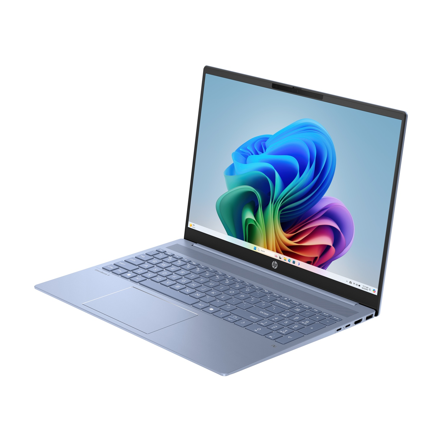 Un laptop HP azzurro chiaro è visualizzato ad angolo. Lo schermo mostra un'immagine astratta colorata. La tastiera è visibile.