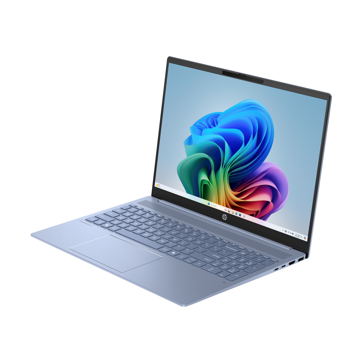 Un laptop HP azzurro chiaro è aperto. Lo schermo mostra un'immagine astratta colorata. La tastiera è visibile e lo sfondo è bianco.
