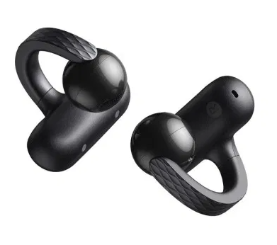 Dwa czarne bezprzewodowe słuchawki. Każdy ma zakrzywiony haczyk na ucho i zaokrąglony pączek. Są na białym tle.