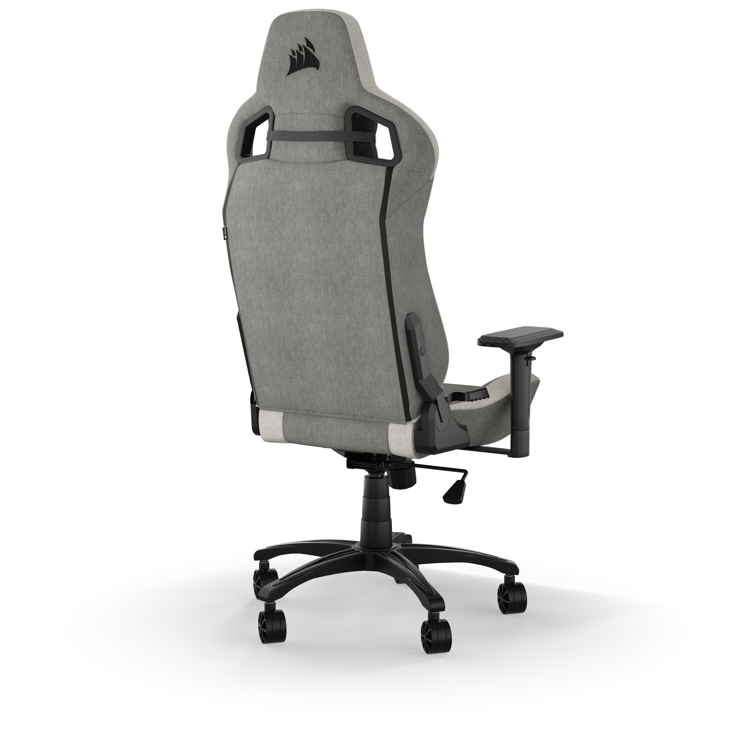 Gaming-Stuhl auf weißem Hintergrund. Grau-schwarzes Design. Corsair-Logo auf der Kopfstütze.