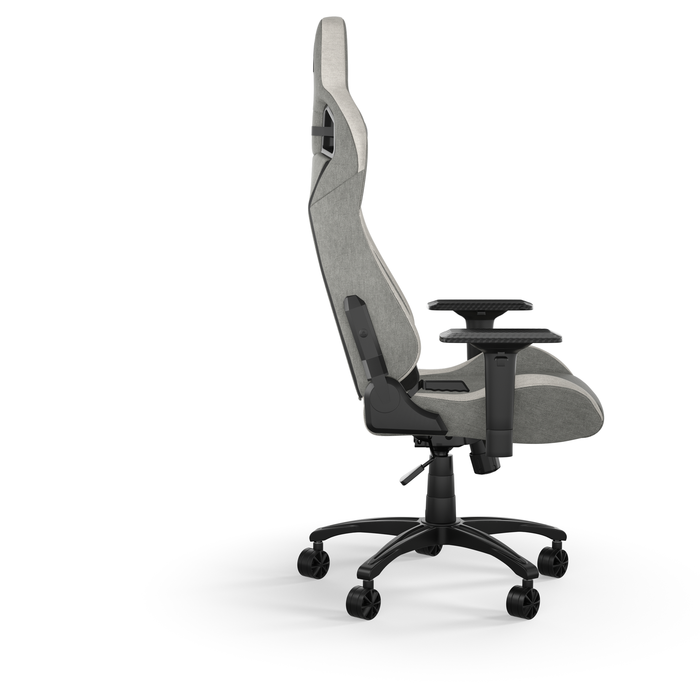 Ein grauer und schwarzer Gaming-Stuhl auf weißem Hintergrund. Der Stuhl hat eine hohe Rückenlehne und fünf Räder.