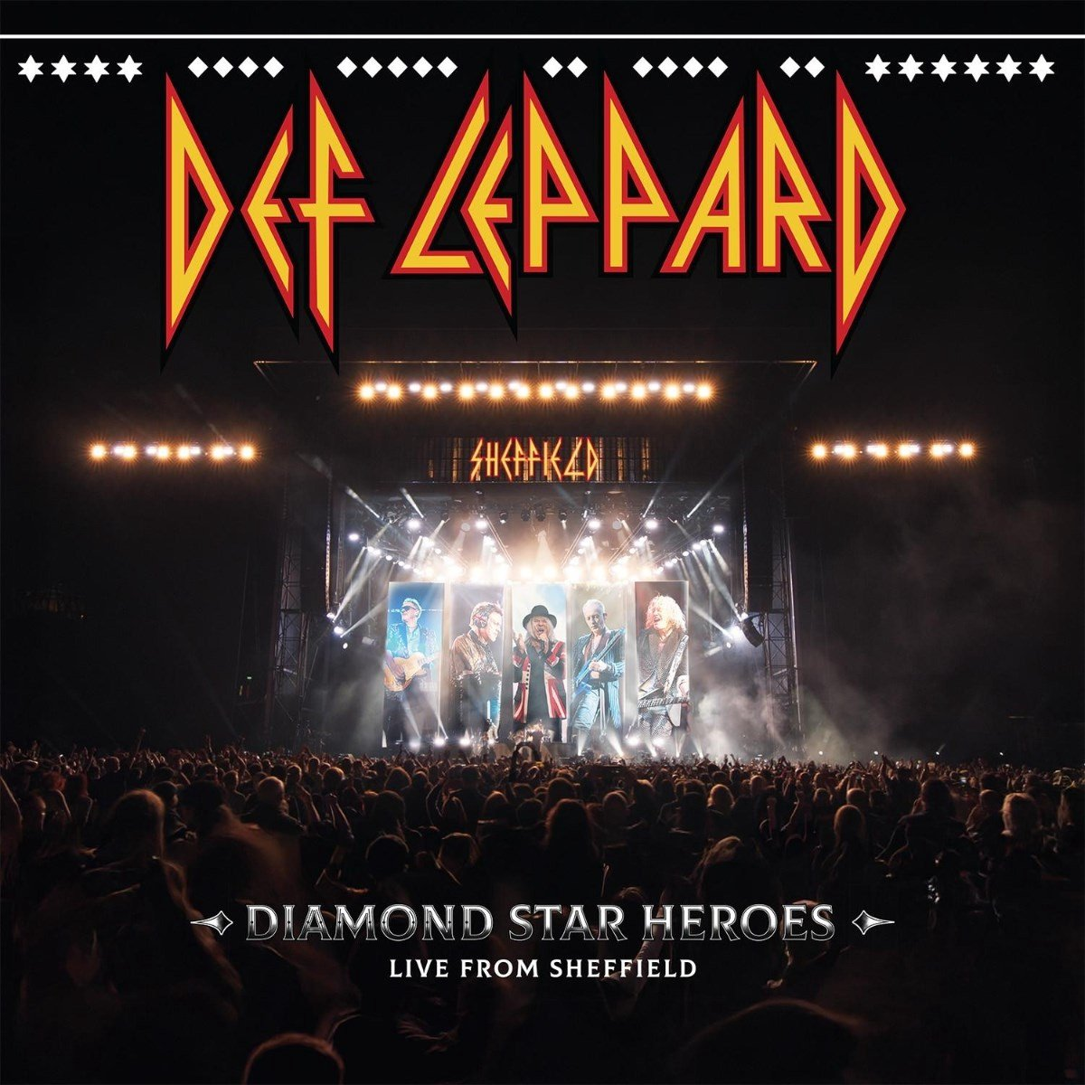Concert de Def Leppard : groupe sur scène, foule au premier plan, lumières de scène. Texte : Diamond Star Heroes, Live from Sheffield.