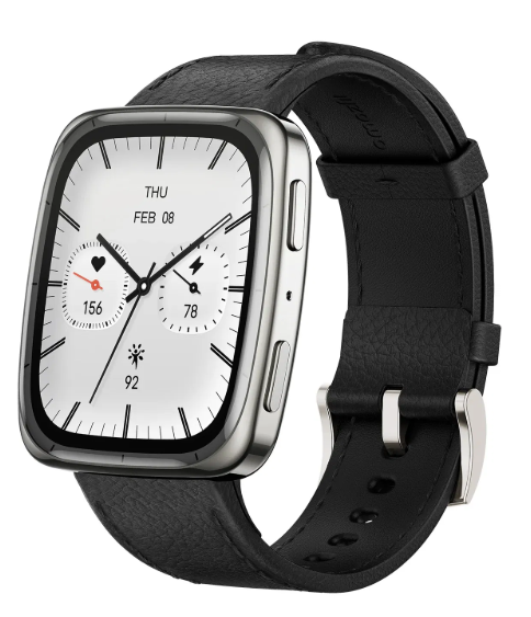 Smartwatch ze srebrną ramką i czarnym skórzanym paskiem. Tarcza jest biała, wyświetla czas i dane dotyczące zdrowia.