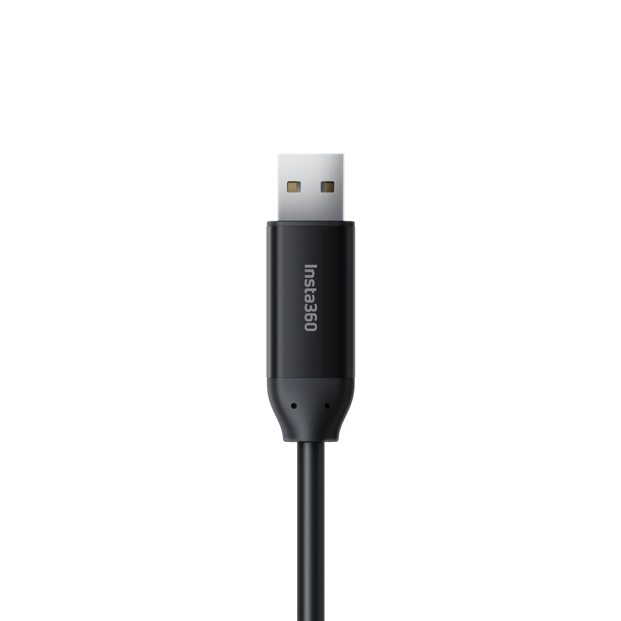 Ein schwarzes Insta360-USB-Kabel auf schwarzem Hintergrund. Der USB-Anschluss ist silberfarben, das Kabel ist schwarz mit Logo.