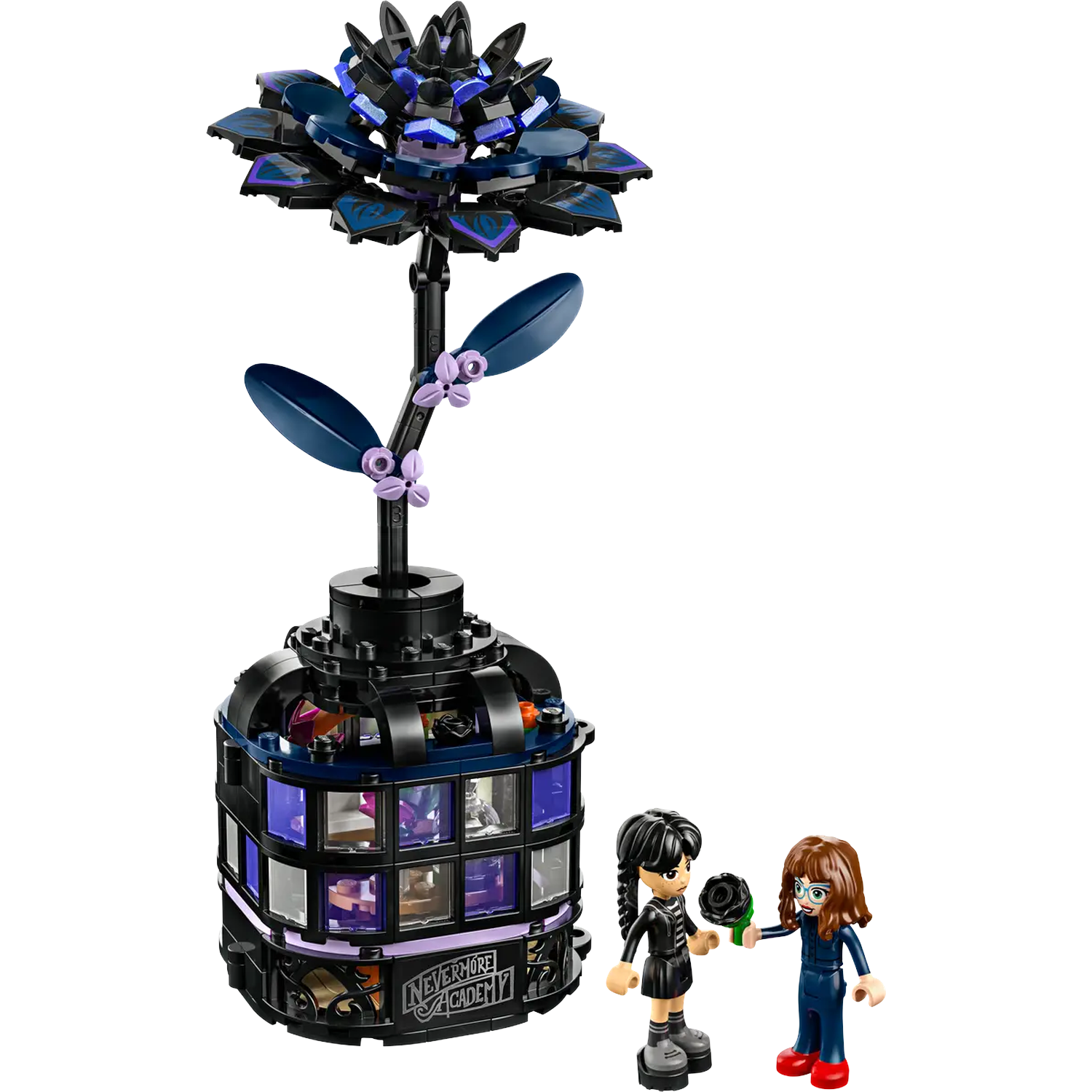Ensemble Lego avec une grande fleur noire, deux personnages et un panneau Nevermore Academy. Un personnage donne une rose noire à l'autre.