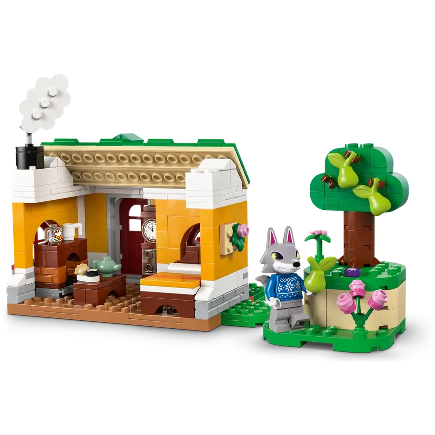 Une scène Lego représente une maison, une figurine de loup et un arbre. La maison a une cheminée, une porte et des meubles. Le loup tient une poire.
