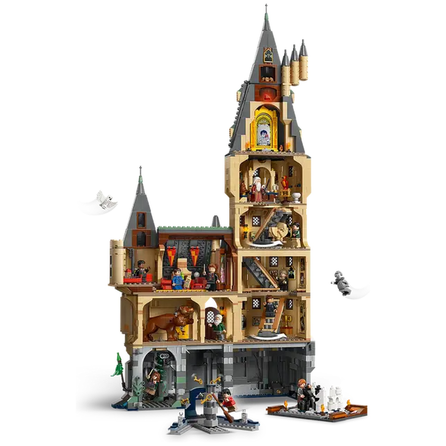 Een gedetailleerde Lego-set van kasteel Zweinstein. Het bevat verschillende kamers, personages en structuren. De set is in secties, met figuren.