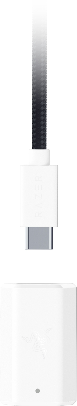 Ein weißes Razer-Ladekabel mit einem schwarzen geflochtenen Kabel, einem USB-C-Anschluss und einer weißen Basis mit dem Razer-Logo.