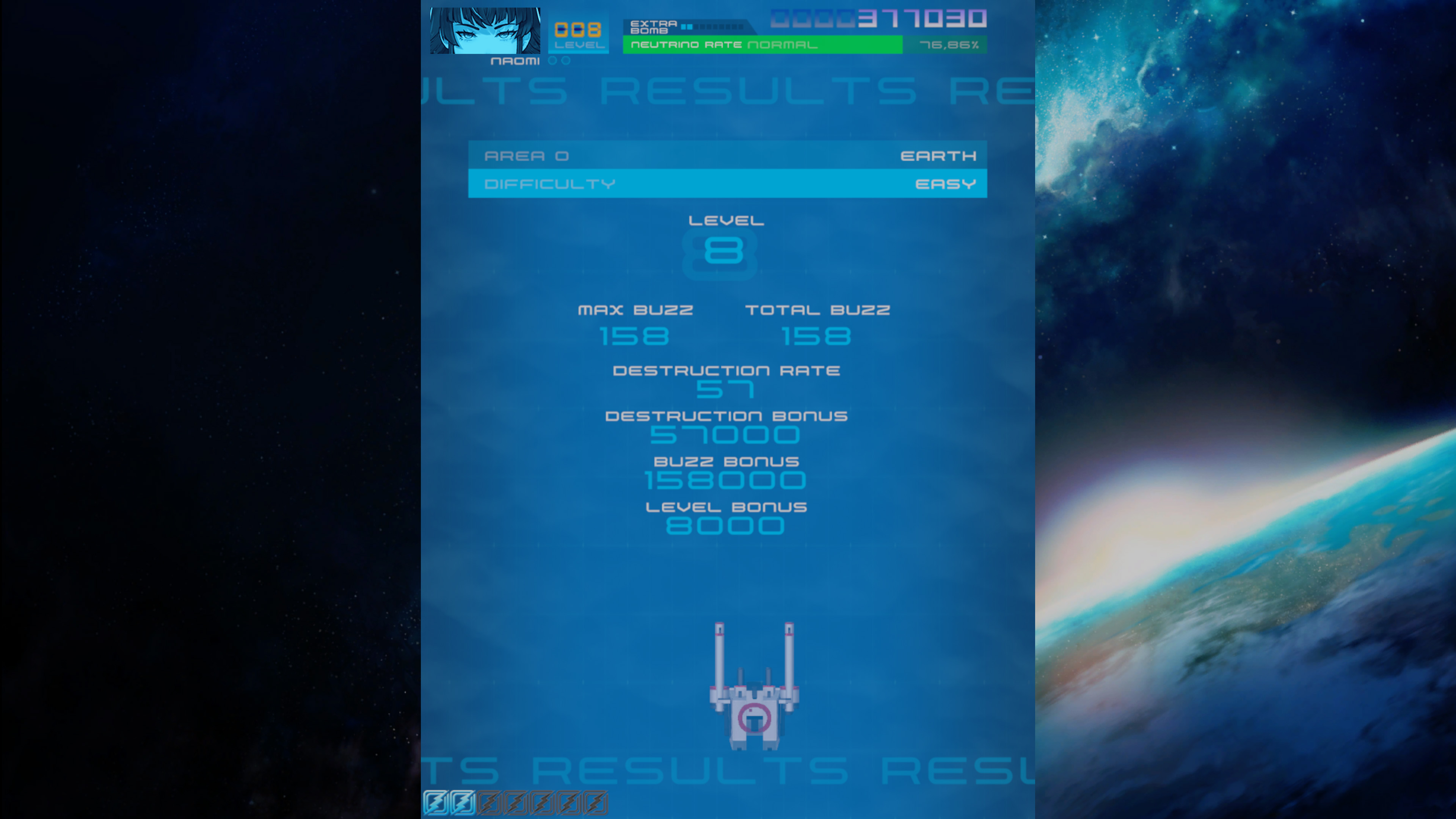 Pantalla de resultados del juego. Muestra el nivel 8, detalles de la puntuación y un gráfico de nave espacial. Fondo de la Tierra y el espacio.