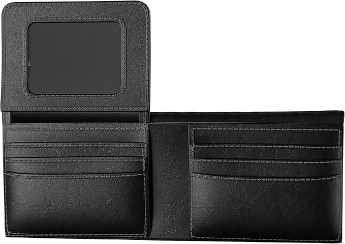 Cartera de cuero negro abierta con múltiples ranuras para tarjetas y una ventana de identificación transparente. Tiene costuras blancas.