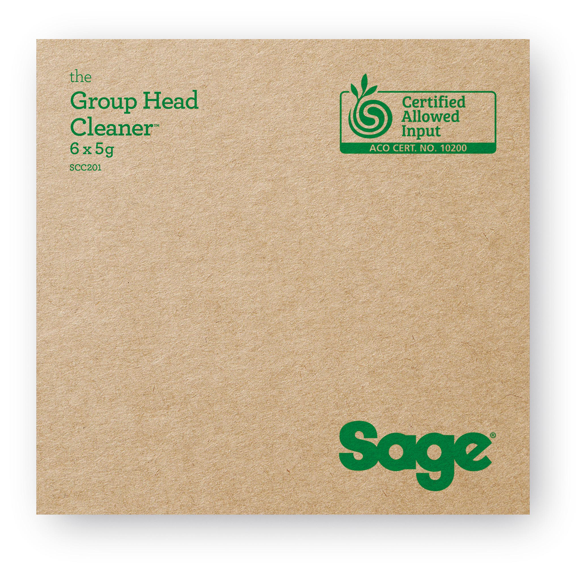 Kartondoboz zöld szöveggel és logóval. A 'Group Head Cleaner' és a 'Sage' felirat olvasható. Tanúsított és engedélyezett bemeneti címke.