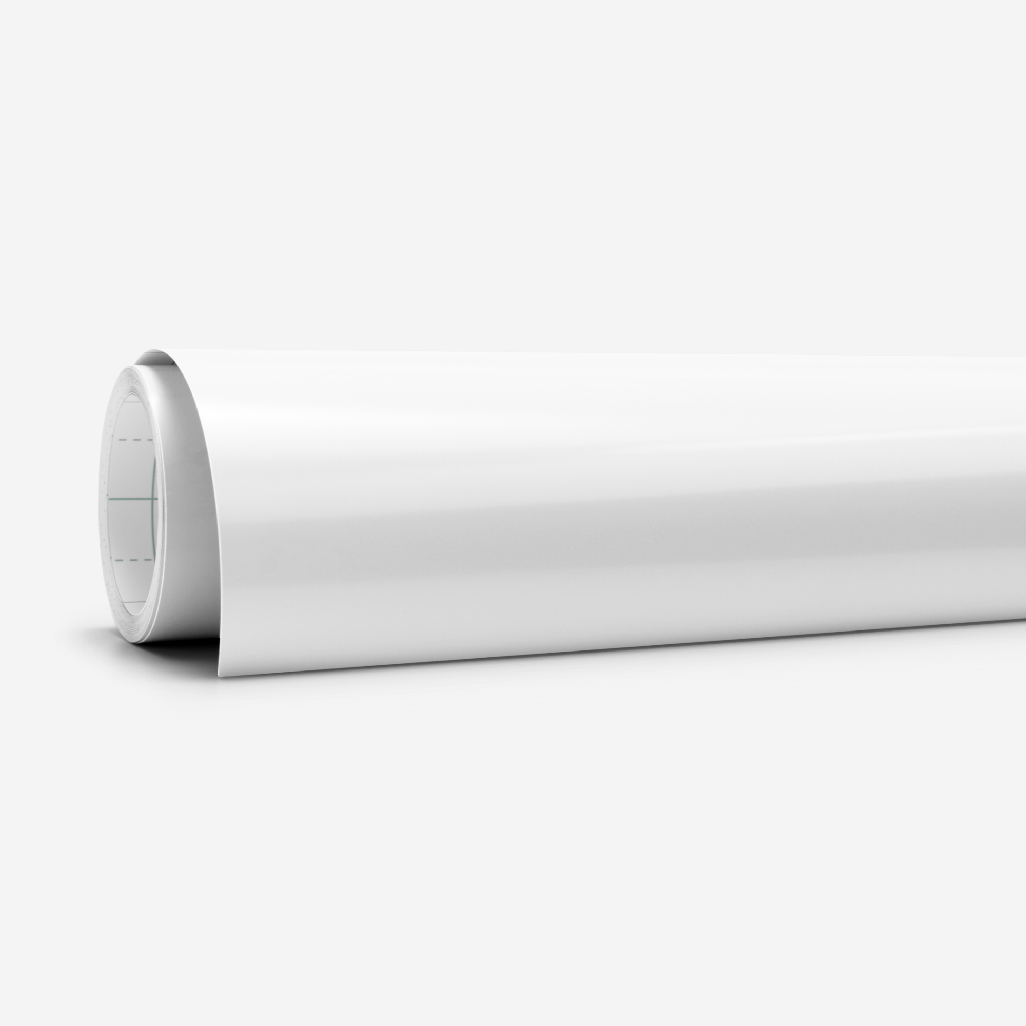 Eine weiße Papierrolle, teilweise abgerollt, liegt auf einer weißen Oberfläche. Das Papier ist glänzend.