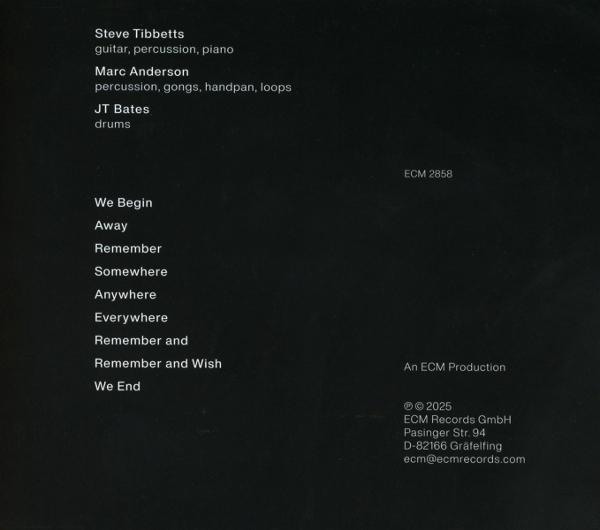 Text auf dunklem Hintergrund listet Musikernamen, Instrumente und Songtitel auf. Enthält Copyright- und Kontaktinformationen für ECM Records.