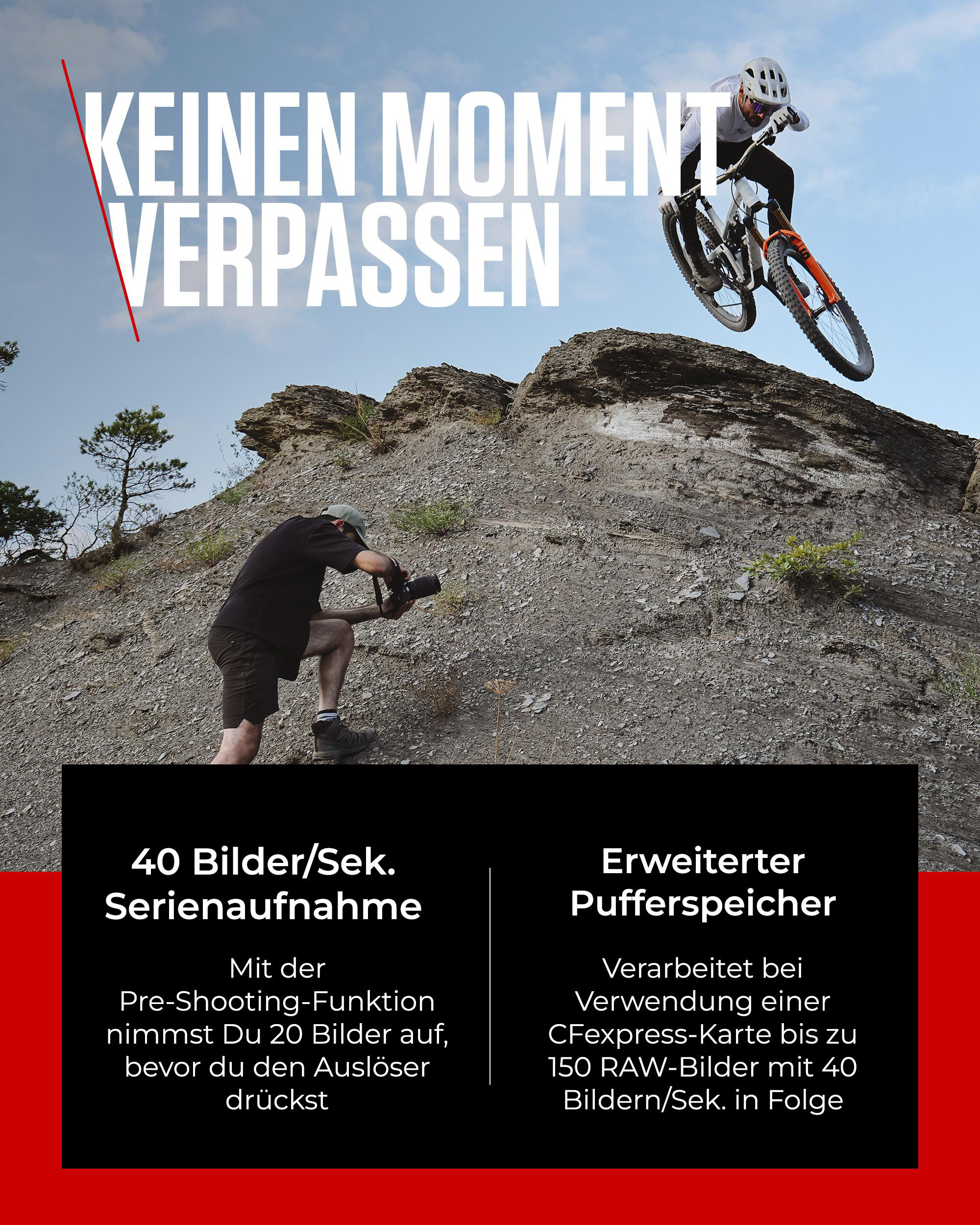 Ein Biker springt mit einem Mountainbike, Fotograf auf einem Hügel, Text-Overlay 'KEINEN MOMENT VERPASSEN'.