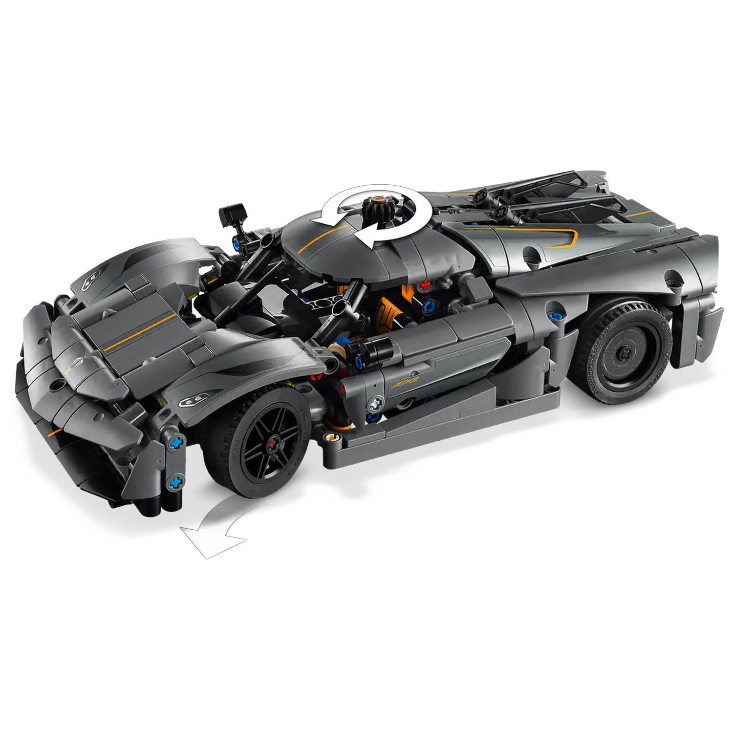 Een grijze Lego Technic auto wordt getoond. Het heeft zwarte wielen, oranje en gele accenten en een complex ontwerp.