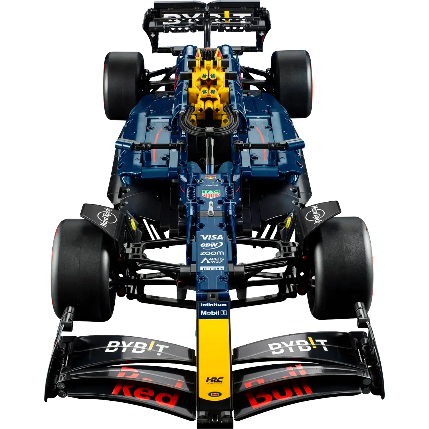 Een blauw-zwart racewagenmodel met sponsorlogo's, waaronder Red Bull, Visa en Bybit, is geïsoleerd op een witte achtergrond.