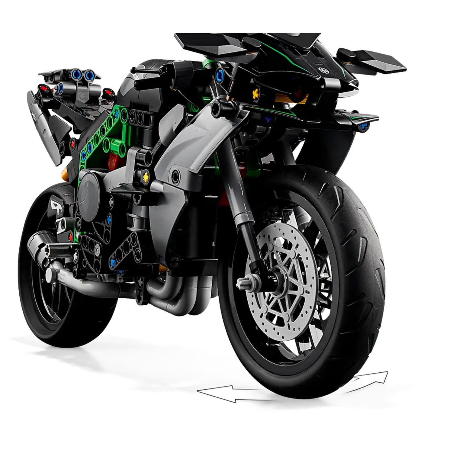 Een zwart-groene Lego-motorfiets wordt weergegeven. Het staat tegen een witte achtergrond en is iets naar de kijker gekanteld.
