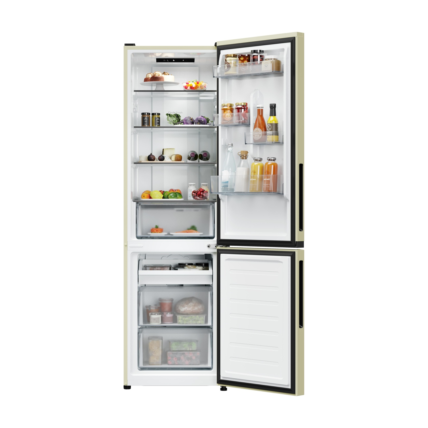 Frigorifero beige aperto pieno di generi alimentari. Sono visibili frutta, verdura, barattoli, bottiglie e una torta. La porta del frigorifero è aperta.