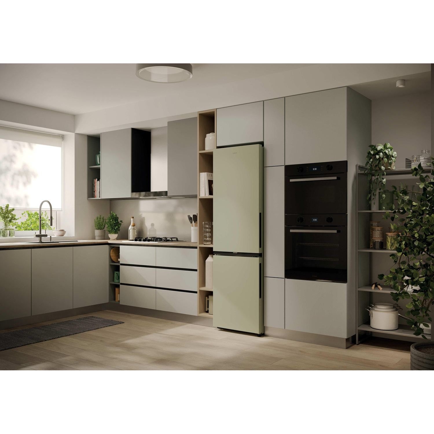 Una cucina moderna con frigorifero verde chiaro, forno nero, mobili in legno e una pianta. Il pavimento è in legno.
