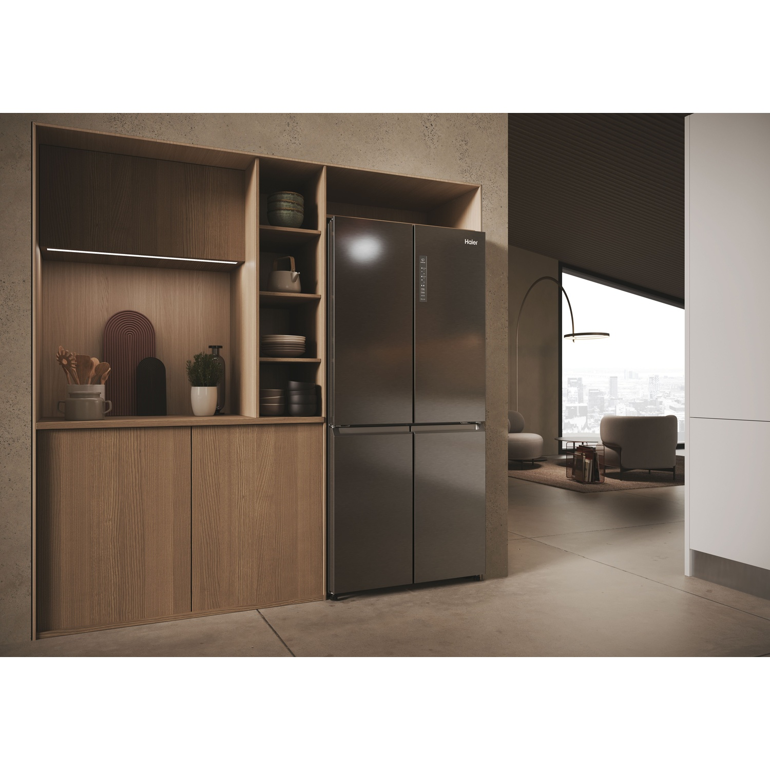 Una cucina moderna con un frigorifero Haier, mobili in legno e una vista sulla città attraverso una finestra.